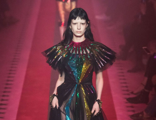 Fashion : fashiondailymag:
this multi color sparkle rainbow love. GUCCI…