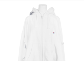 Fashion : fashiondailymag:
VETEMENTS X CHAMPION white hoodie.
(colette)….