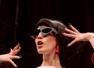 Fashion : fatalscroll:
Backstage at Jeremy Scott SS17 @ NYFW