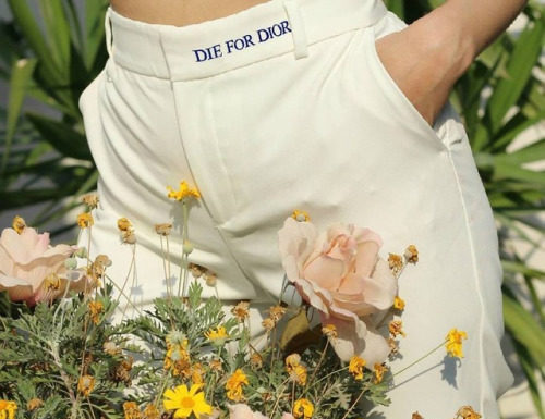 Fashion : fdmlovesflowers:
flowered