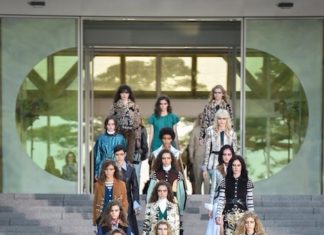 Fashion : Finale at Louis Vuitton. Cruise 18.
Via.
LOUIS VUITTON…