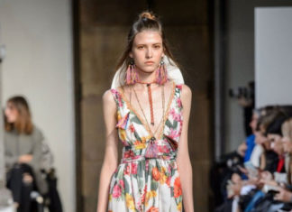 Fashion : flower power. via BLUGIRL fresh ss17 MFW.(ph fashionwirepress).