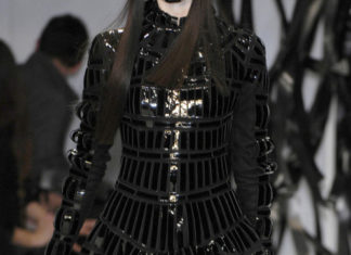 Fashion : Gareth Pugh F.W 2007
Posted by x