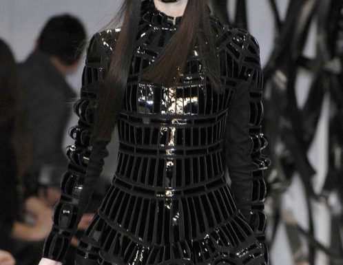 Fashion : Gareth Pugh F.W 2007
Posted by x