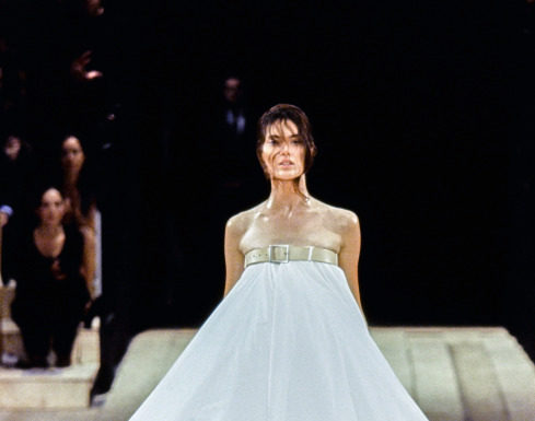 Fashion : glam-scraps:
Shalom Harlow at Alexander McQueen Spring/Summer…