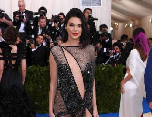 Fashion : Kendall Jenner – Attends the Costume Institute Gala at the…