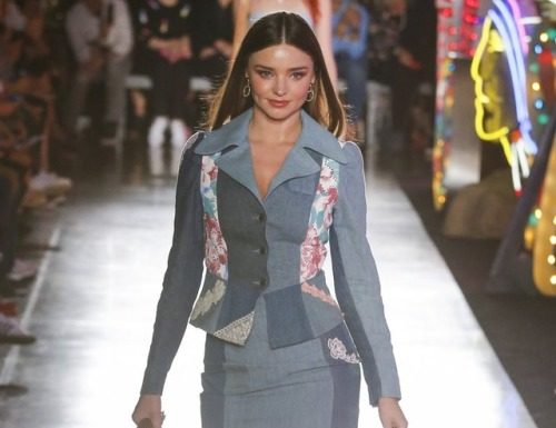 Fashion : look who’s back… miranda kerr at MOSCHINO RESORT 2018….