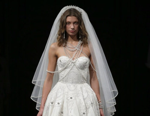 Fashion : Naeem Khan Bridal 2018
Posted by x