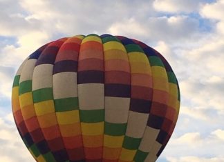Fashion : Rainbow vibes. This mornings hot air balloons
Pic by Tierney…