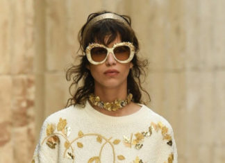 Fashion : seeing gold. MICA ARGANARAZ // CHANEL CRUISE 2018….