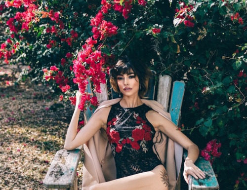 Fashion : SPRING BLOOMING editorial // @fashiondailymag May 2017. …