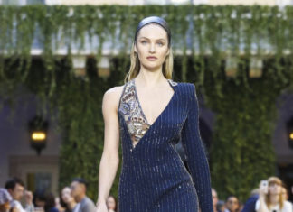 Fashion : Versace Menswear SS18
Posted by x