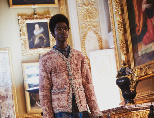 Gucci : A men’s look from the Gucci Cruise 18 fashion show by…