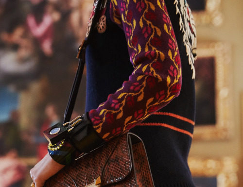 Gucci : New women’s accessories from Gucci Cruise 18 by Alessandro…