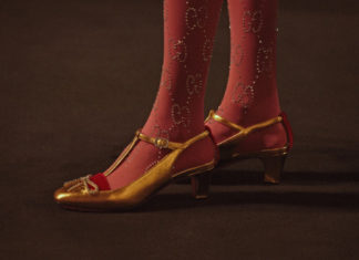 Gucci : On the #GucciCruise18 runway: tights decorated by a crystal GG…