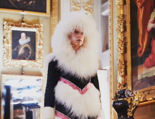 Gucci : Plush outerwear in the Gucci Cruise 18 collection, a chevron…