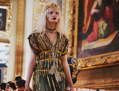 Gucci : The tunic evening gown from Gucci Cruise 18 in tulle with…