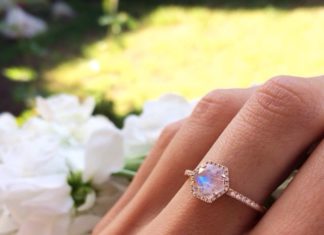 Luxury Jewelry 2017/2018 : 14kt gold and diamond moonstone hex ring