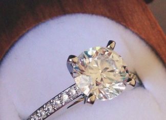 Luxury Jewelry 2017/2018 : 18K White Gold Starlight Diamond Ring