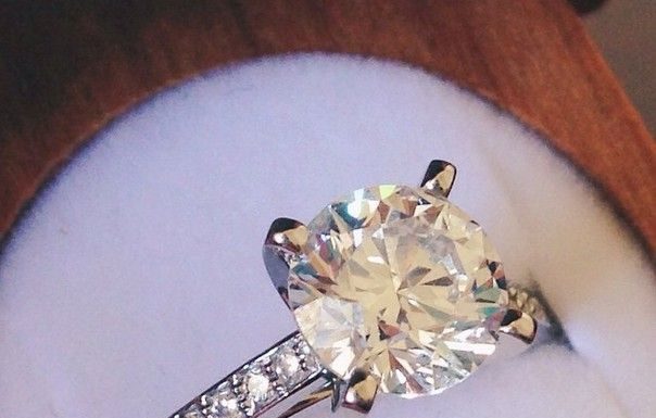 Luxury Jewelry 2017/2018 : 18K White Gold Starlight Diamond Ring