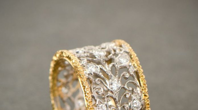 Luxury Jewelry 2017/2018 : A lovely intricate vintage Buccellati wedding band. Circa 1970….