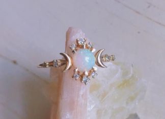 Luxury Jewelry 2017/2018 : An Opal ring with crescent moons around it?! Yes, please!! …