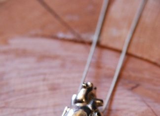 Luxury Jewelry 2017/2018 : Anatomical Heart Locket. Perfect for us science and medicine geeks :)…