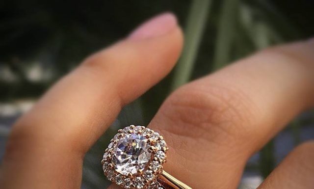 Luxury Jewelry 2017/2018 : Are you team solitaire engagement ring or team halo engagement ring?…