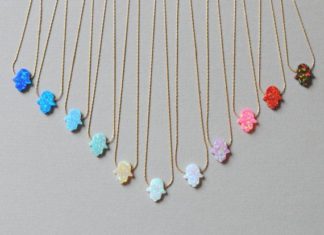 Luxury Jewelry 2017/2018 : Collier Hamsa opale. Ajustable de 1618 opale de feu. par Sarradise…