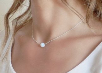 Luxury Jewelry 2017/2018 : Delicate Moon Stone Necklace. Silver Necklace. Dainty Silver Plated Chain. Simple Necklace. Minimalist Jewelry. Beaded Necklace. Cute