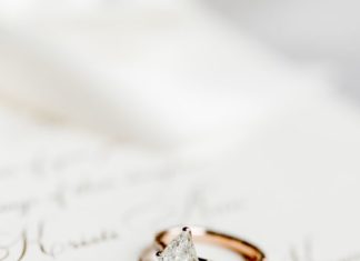 Luxury Jewelry 2017/2018 : Elegant pear-cut engagement ring: Photography: Mint Photography – www.mymintphot…