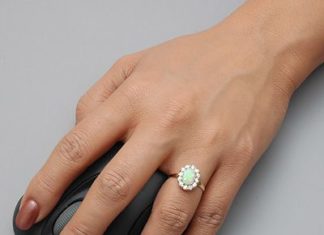 Luxury Jewelry 2017/2018 : – Fay Cullen Archives – – RINGS – Vintage Opal Ring