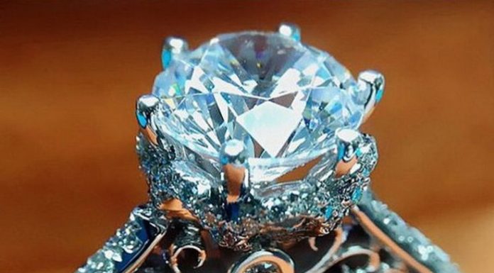 Luxury Jewelry 2017/2018 : Follow your instincts, sparkle. #verragio #unlikeanyother #engagementring…
