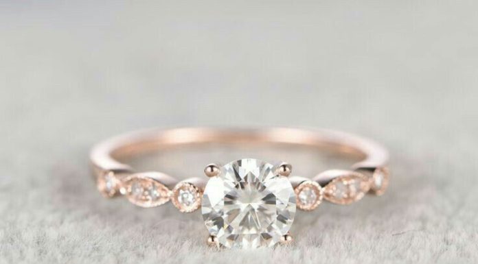 Luxury Jewelry 2017/2018 : I really like the size and I like how it is dainty…