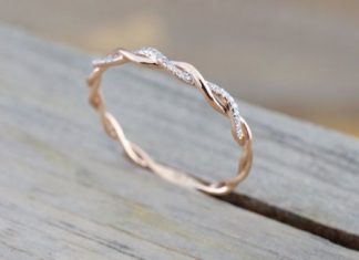 Luxury Jewelry 2017/2018 : L’anneau est très fine et délicate. Metal………………………………..