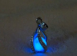 Luxury Jewelry 2017/2018 : Mermaid's Magic "White Gold" – Midnight Blue Glow in the Dark Pend…