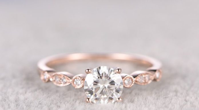 Luxury Jewelry 2017/2018 : Moissanite in Rose Gold Engagement Ring…