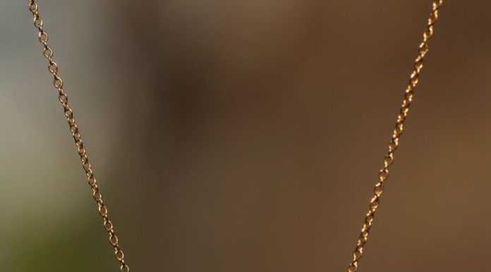 Luxury Jewelry 2017/2018 : Moonstone – it is said if you give your lover a moonstone necklace when the moon…