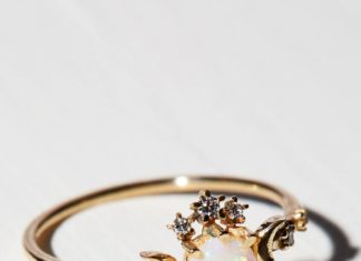 Luxury Jewelry 2017/2018 : Opal & diamond ring…