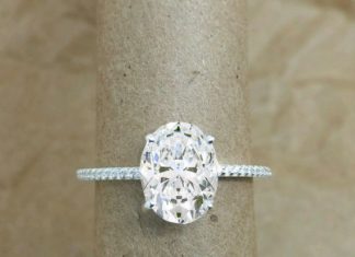 Luxury Jewelry 2017/2018 : Oval engagement ring. featuring diamonds and Forever brilliant moissanite.