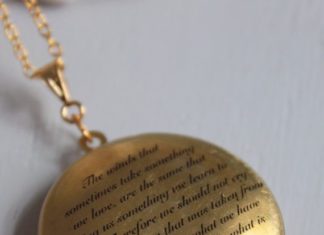 Luxury Jewelry 2017/2018 : Personalized locket, inscription locket, gold. Can be personalized inside