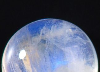 Luxury Jewelry 2017/2018 : Pierre de lune pour Pierrots et Colombines amoureux. Moonstone, stone for lovers…