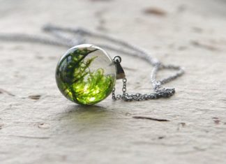 Luxury Jewelry 2017/2018 : Real moss globe necklace – unique woodland crystal resin orb ball – stainless st…