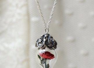 Luxury Jewelry 2017/2018 : Reminds me of beauty and the beast! Its soooo prettyyyy! (But expensive too :/) …