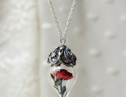 Luxury Jewelry 2017/2018 : Reminds me of beauty and the beast! Its soooo prettyyyy! (But expensive too :/) …