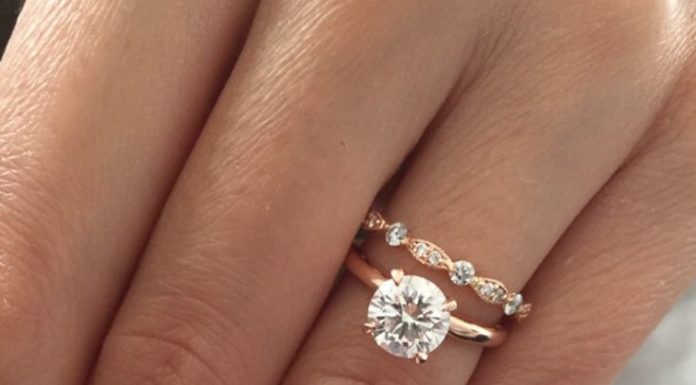 Luxury Jewelry 2017/2018 : Rose gold solitaire engagement ring with Art Deco wedding band ♥…