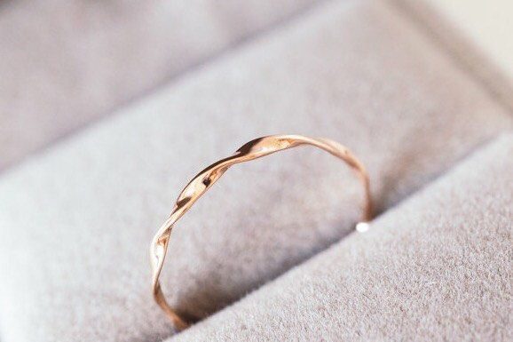 Luxury Jewelry 2017/2018 : Rose gouden Mobius ring massief 14k 18 karaats vergulde twist band stapelen ring…