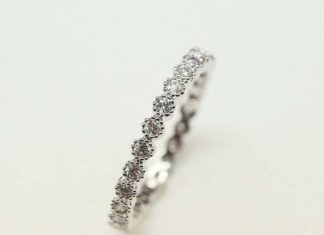 Luxury Jewelry 2017/2018 : Single Swarovski ring band in White gold plated…