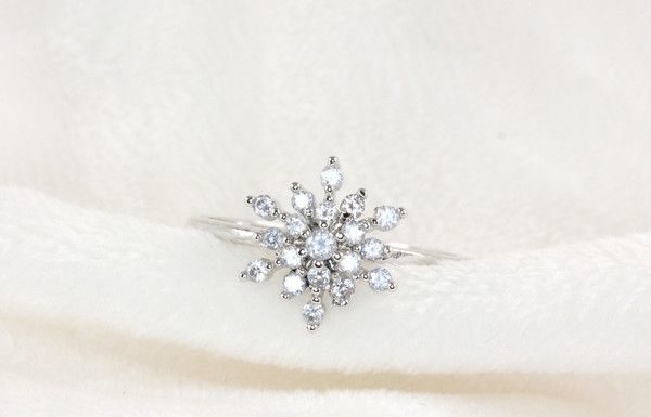Luxury Jewelry 2017/2018 : Snowflake Ring | Hello Miss Apple