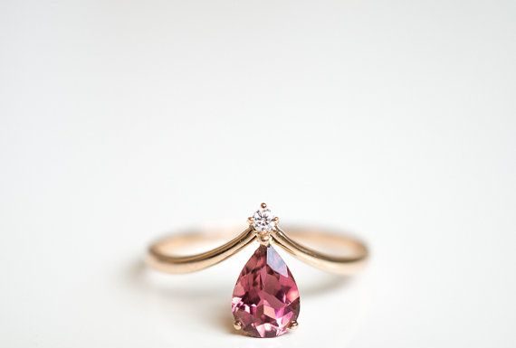 Luxury Jewelry 2017/2018 : V shape pink tourmaline diamond 18K gold ring, rose gold, white gold, platinum 950 engagement wedding ring